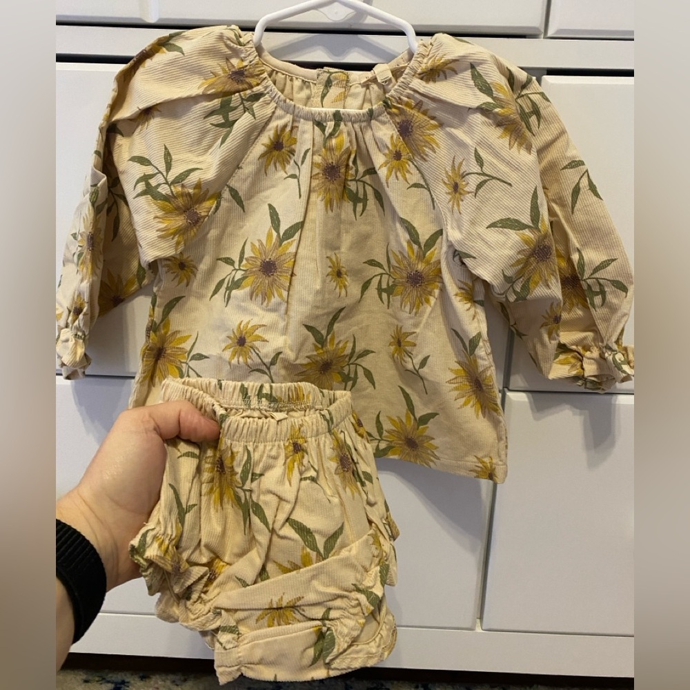 Wild Wawa Georgia Sunflower Field Two Piece Set / Size 18-24m / NWT
